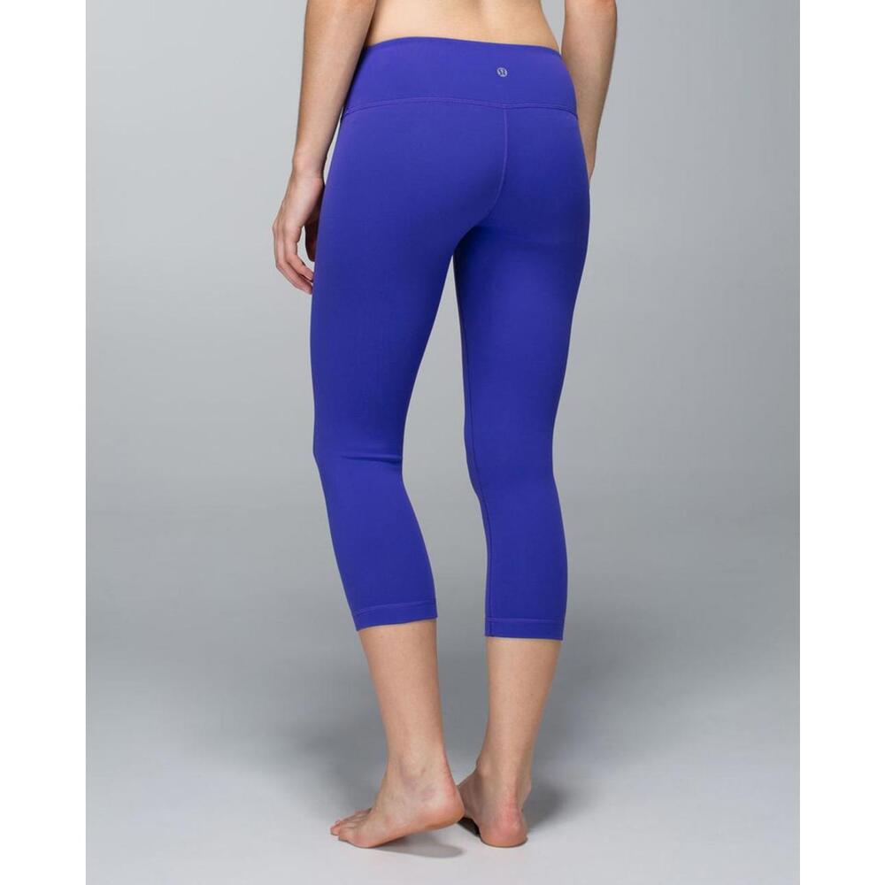 Lululemon Wunder Under Crop (Reversible) Bruised Berry / Black Size 4 - Picture 10 of 13
